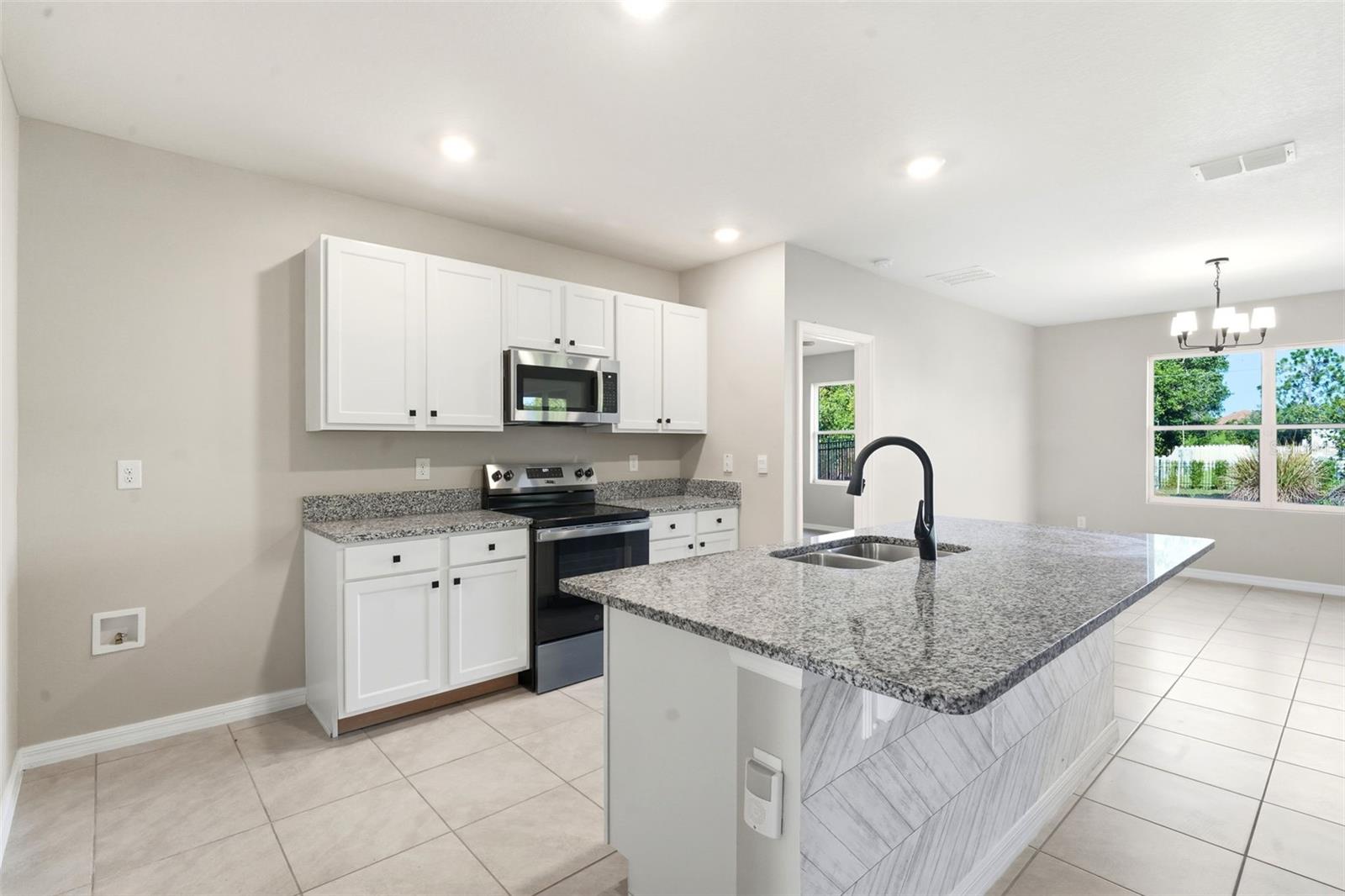 895 LAZIO CIR — photo 9