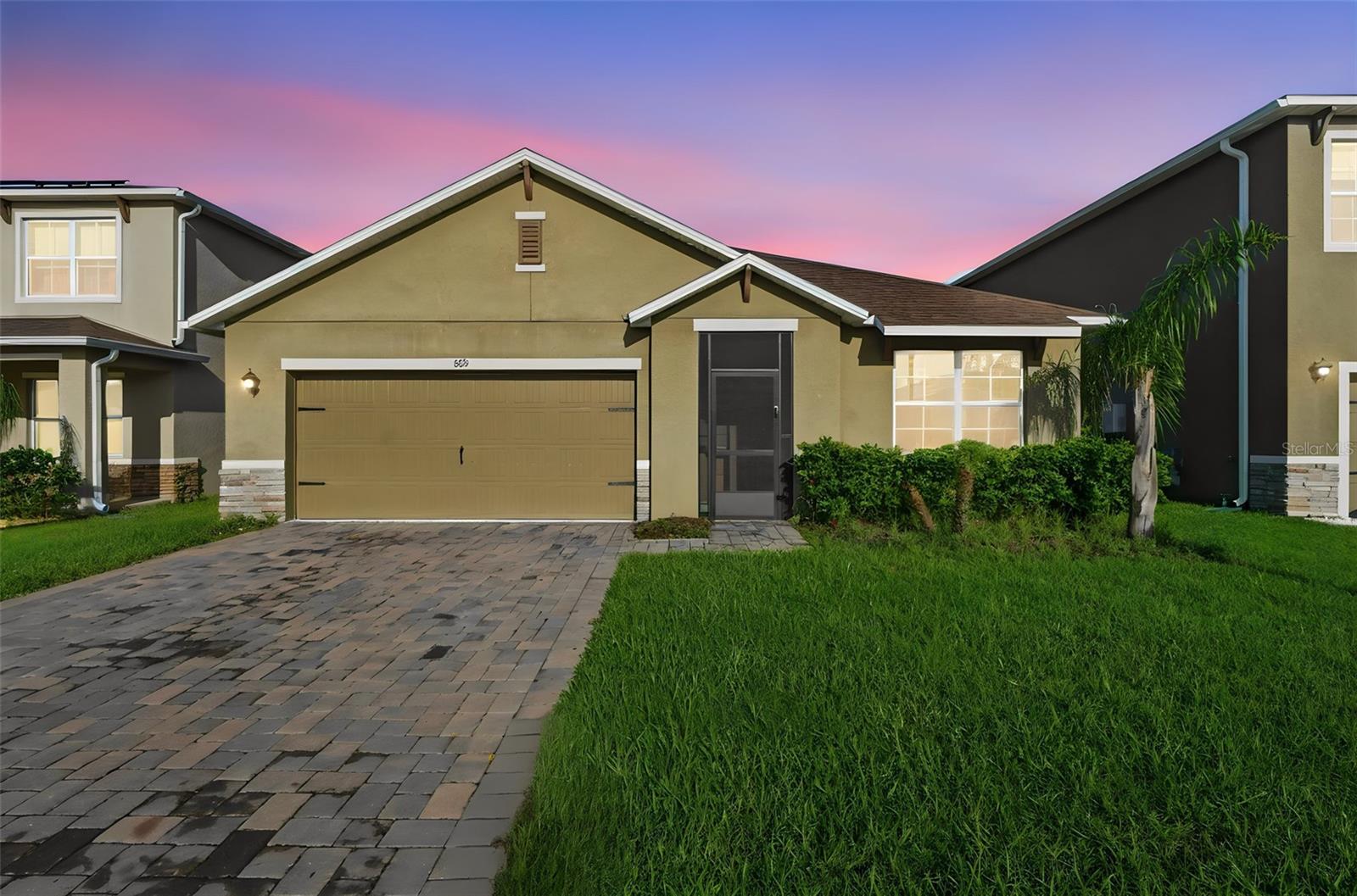 895 LAZIO CIR