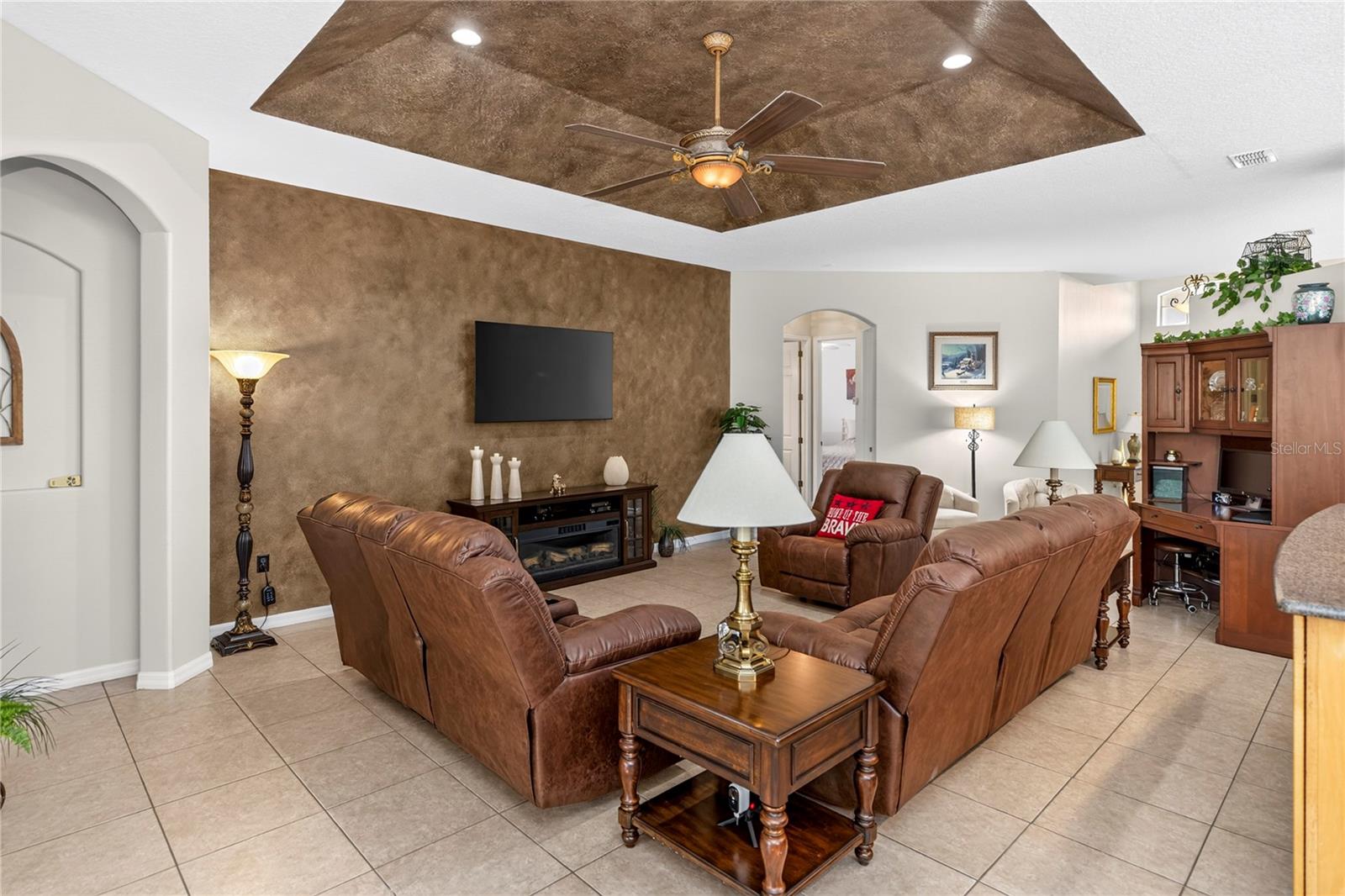 619 NEWHALL LN — photo 11