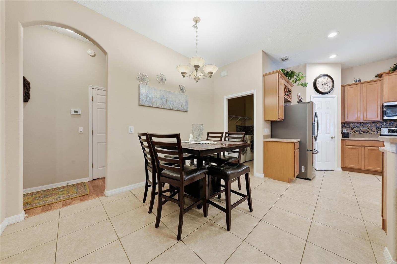 458 WOODFORD DR — photo 11