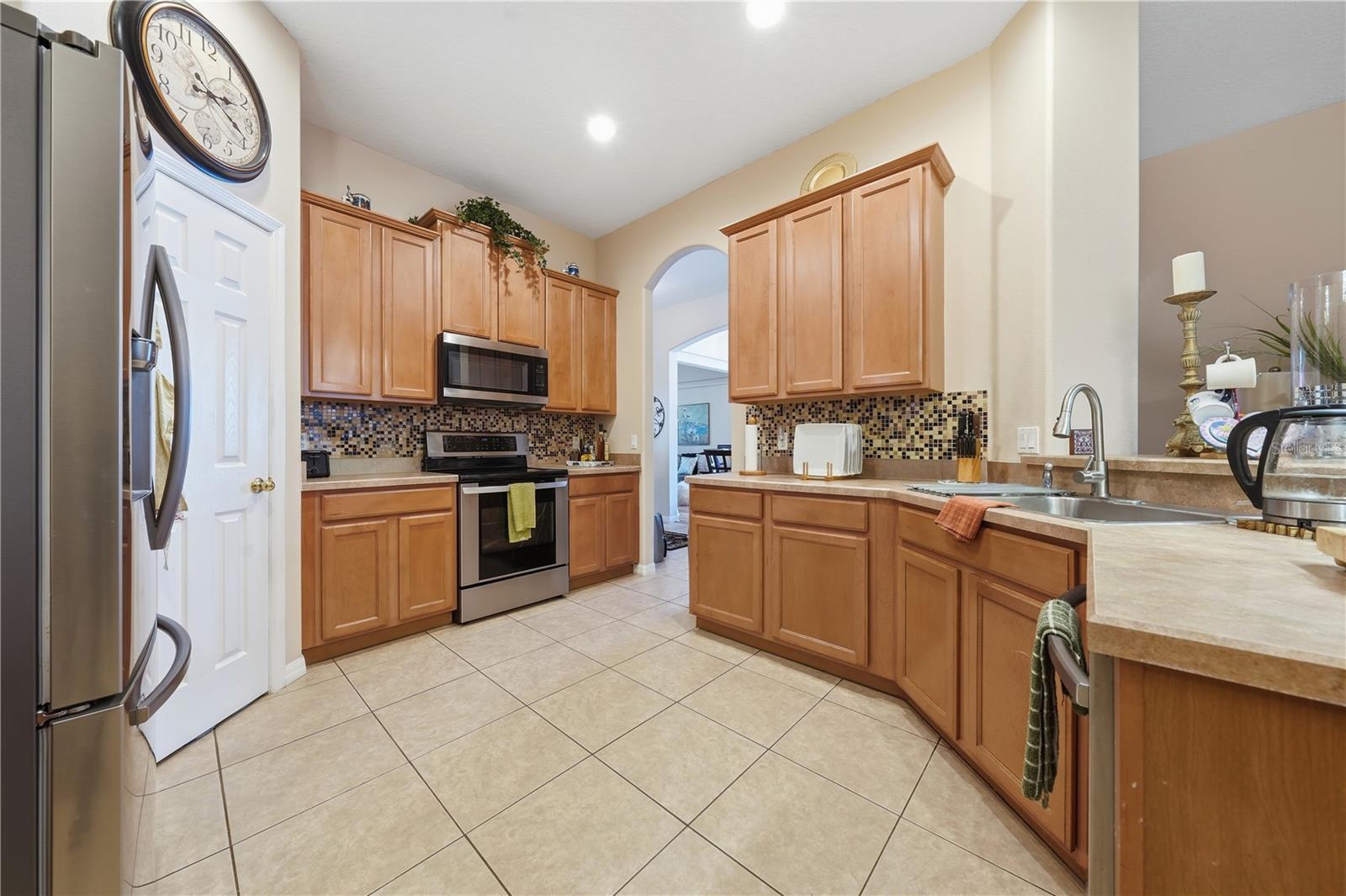 458 WOODFORD DR — photo 8
