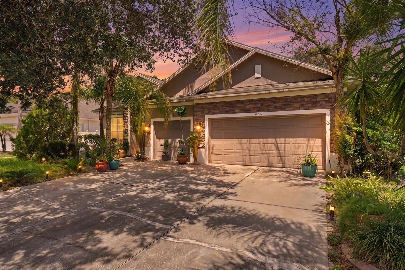 458 WOODFORD DR