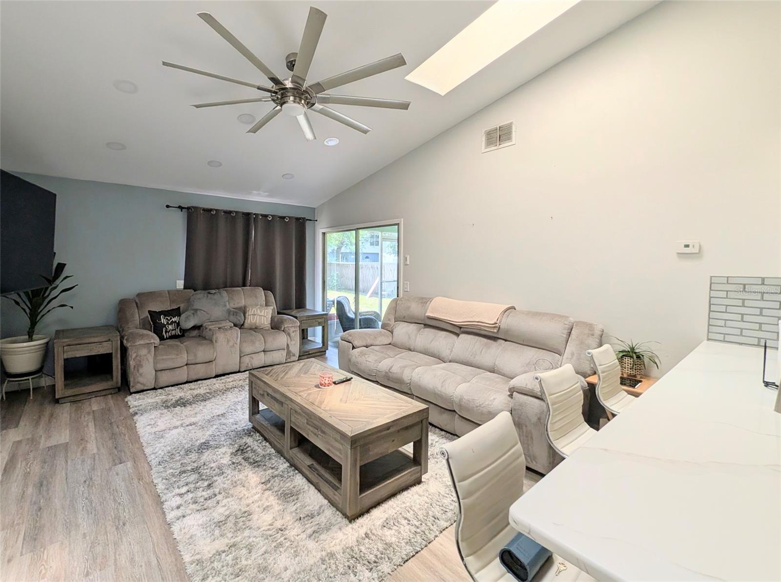 3140 WAINWRIGHT ST — photo 2