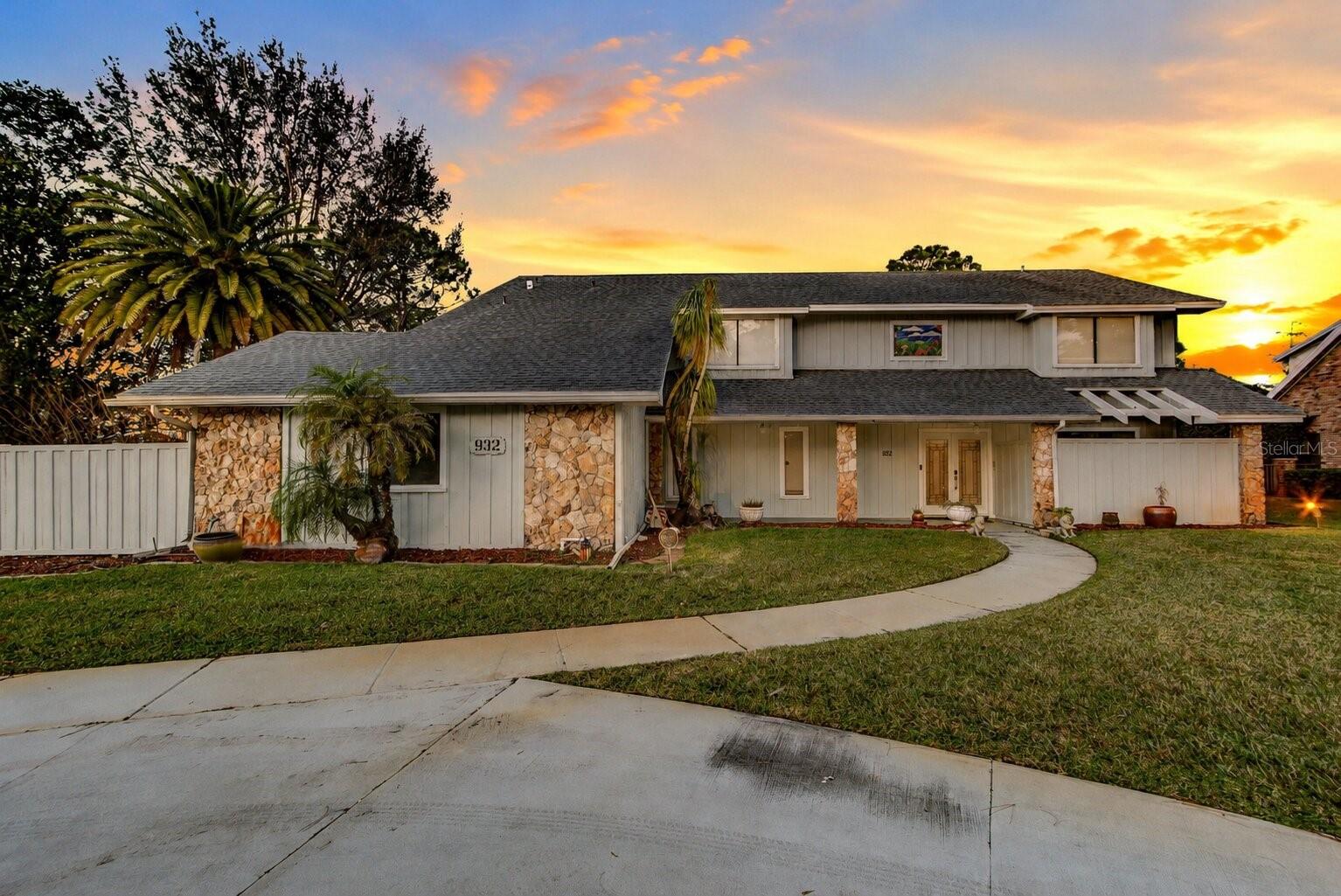 932 PELICAN BAY DR