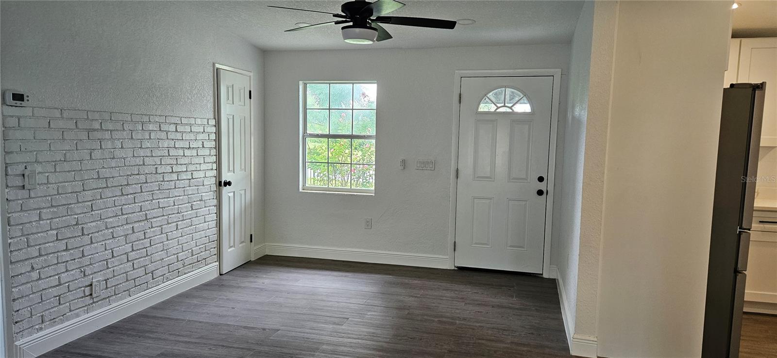 1304 HILLCREST DR — photo 11