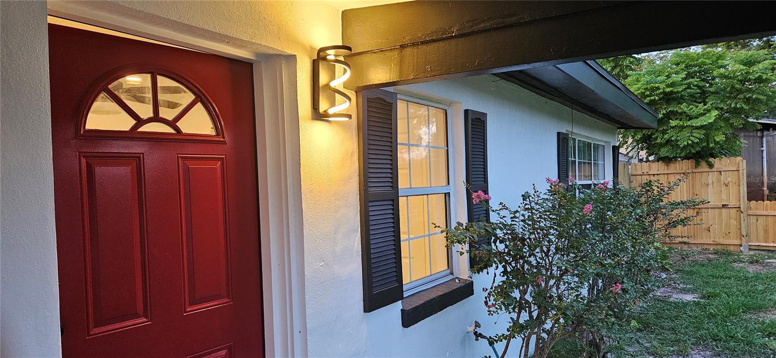 1304 HILLCREST DR — photo 3