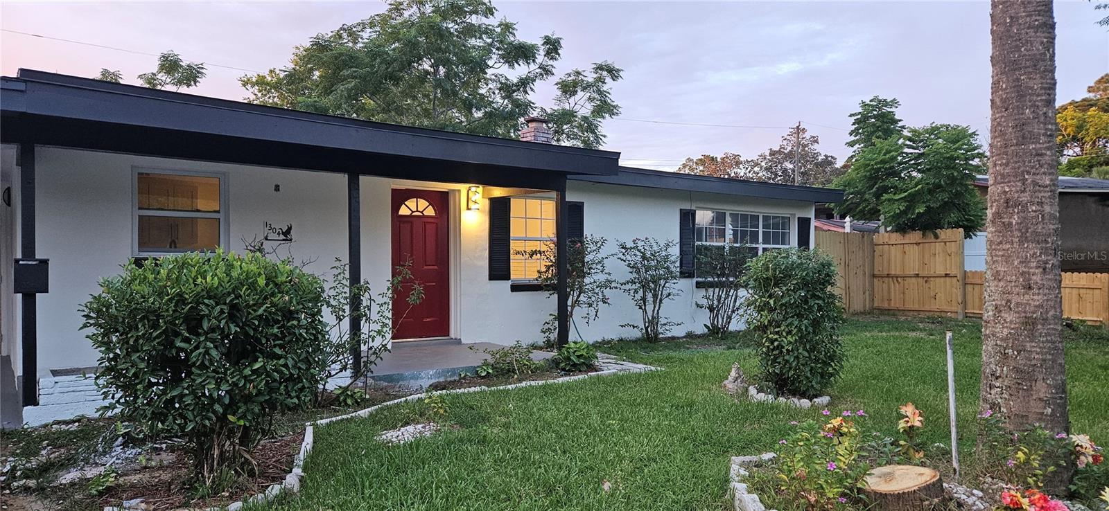 1304 HILLCREST DR — photo 4
