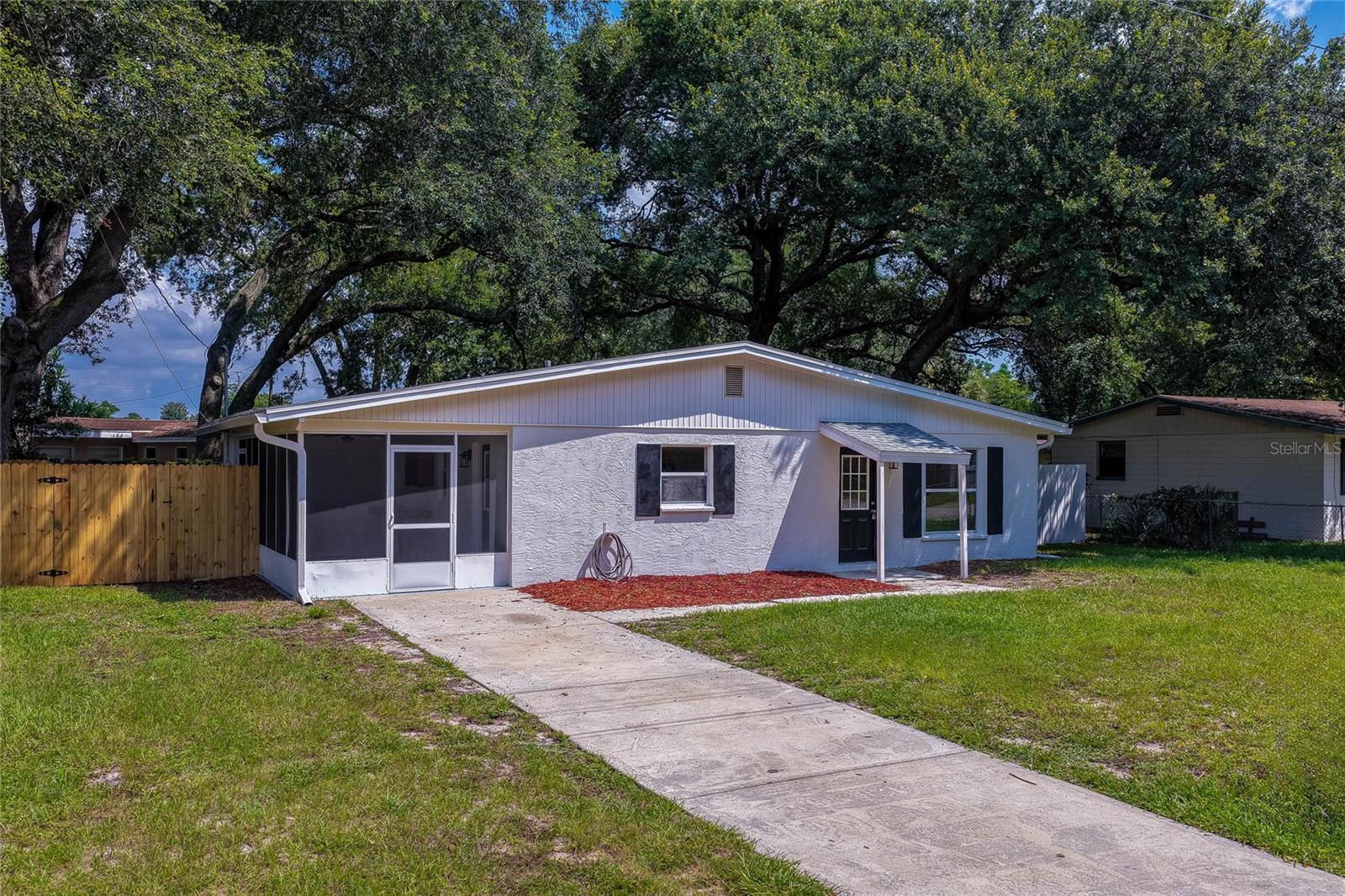 1220 LEON LN — photo 2