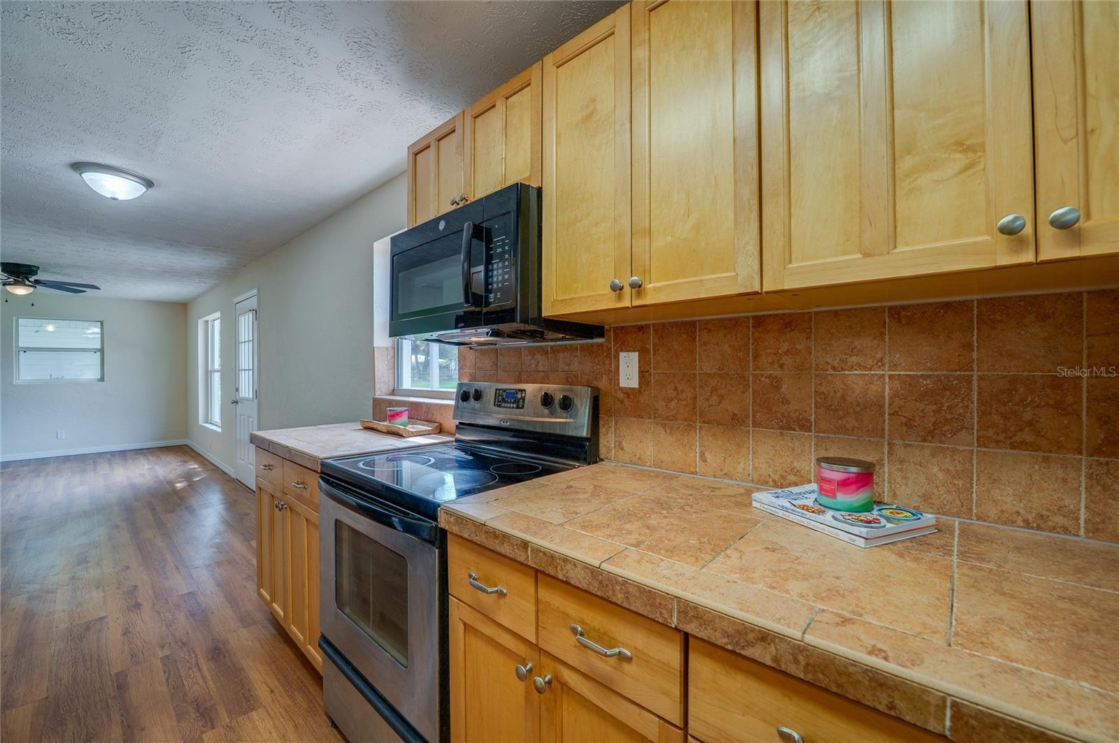 1220 LEON LN — photo 12