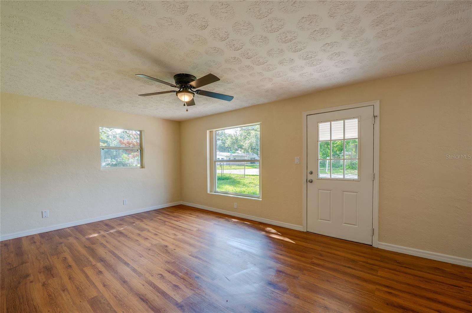 1220 LEON LN — photo 4