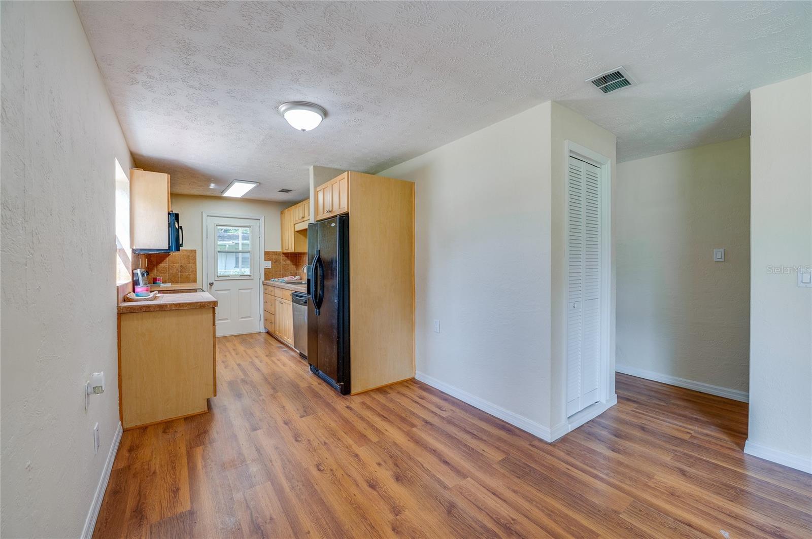1220 LEON LN — photo 8