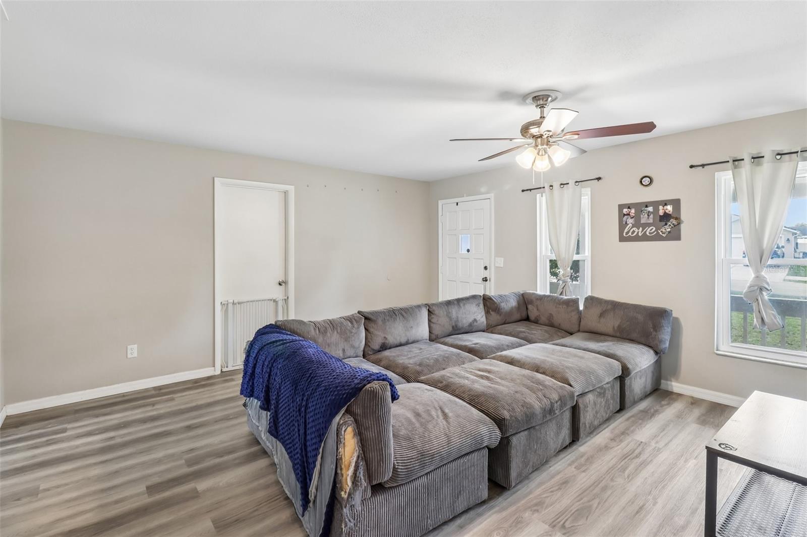 1200 E HANCOCK DR — photo 5