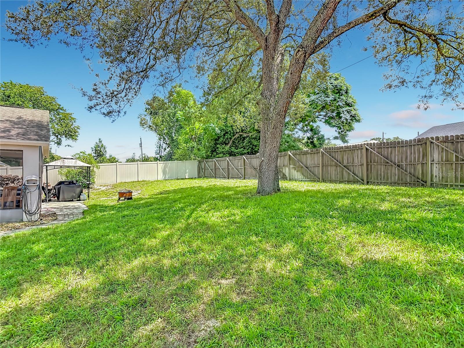 1123 W HANCOCK DR — photo 11