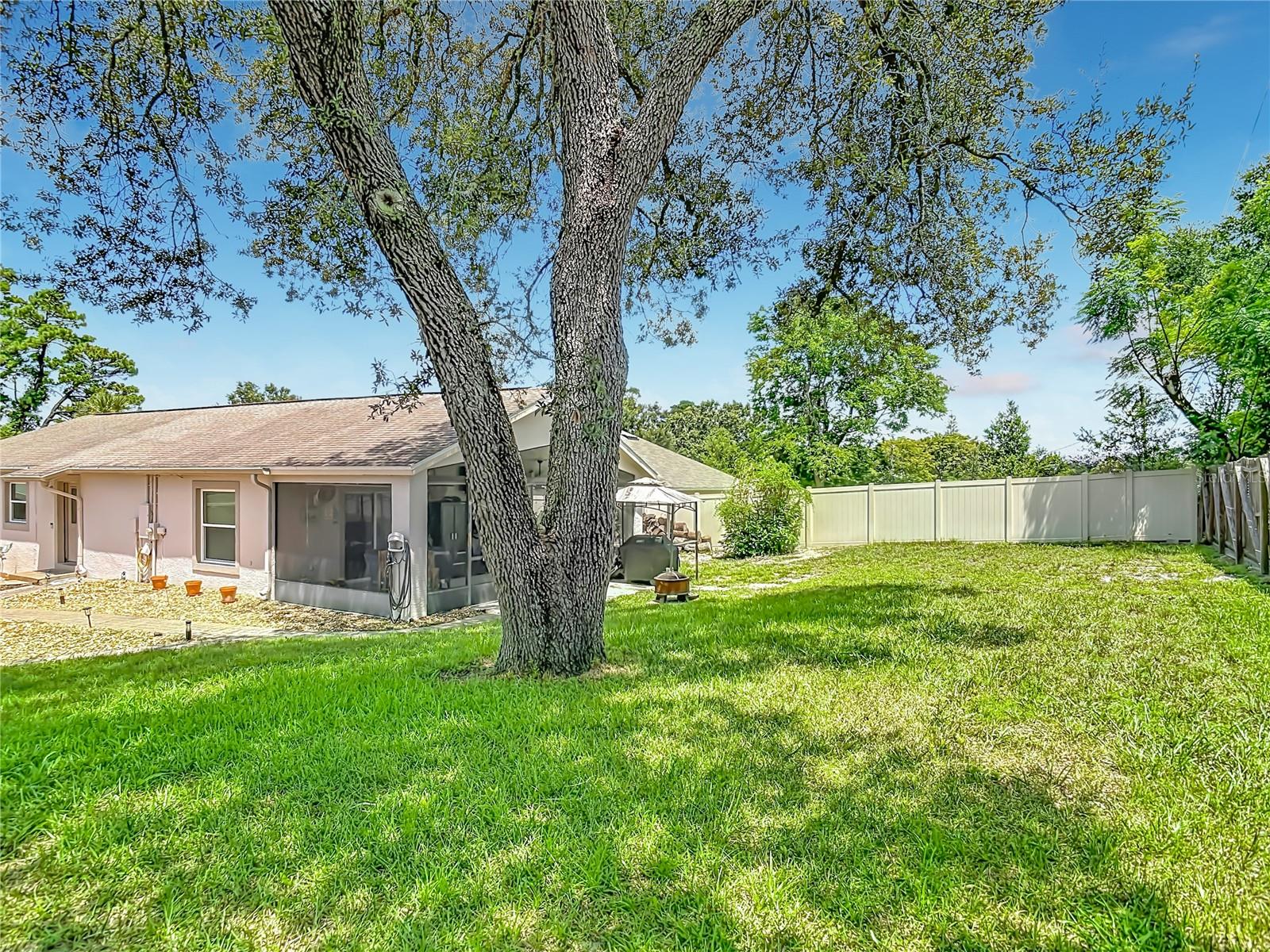 1123 W HANCOCK DR — photo 6