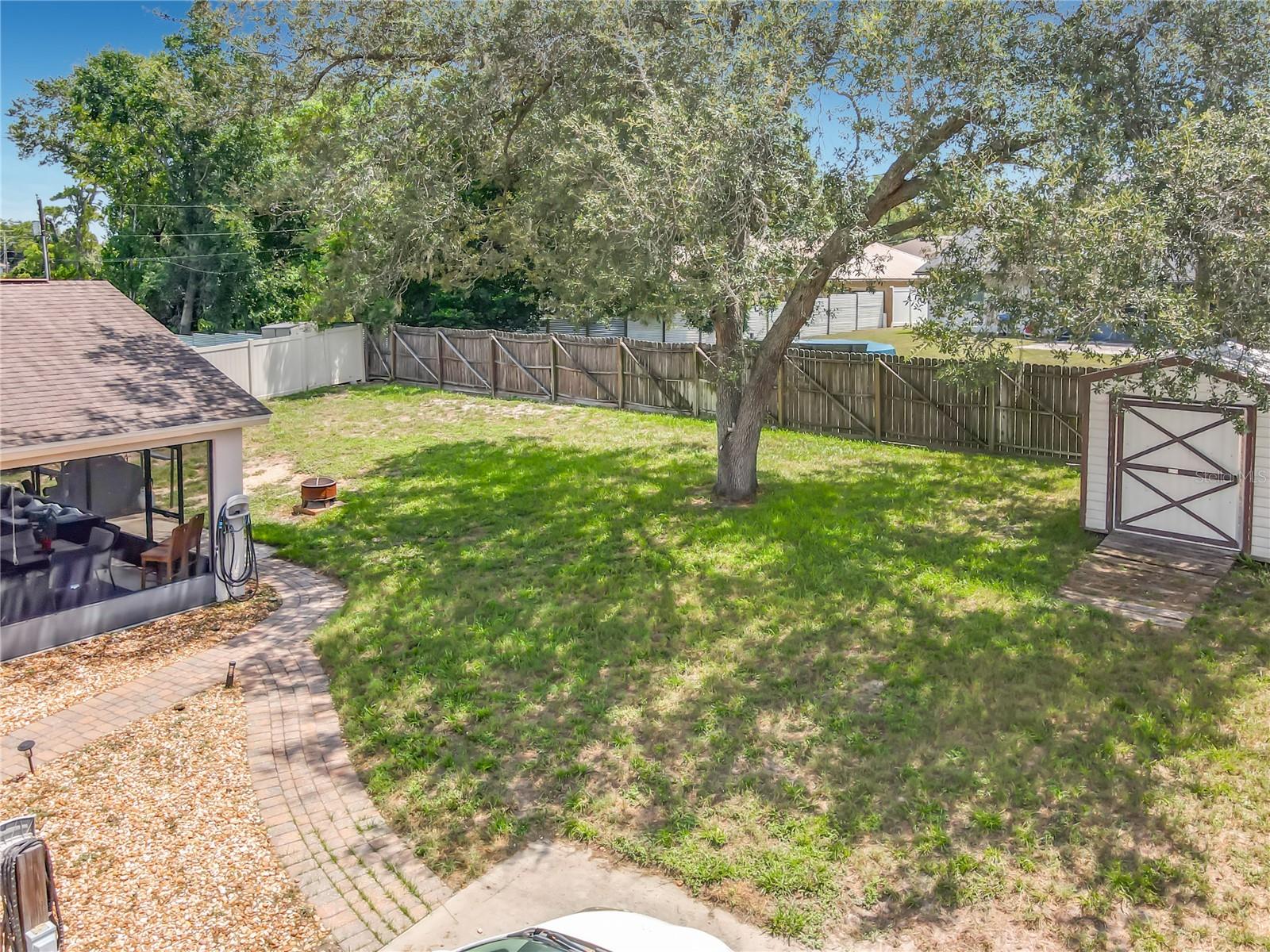 1123 W HANCOCK DR — photo 9