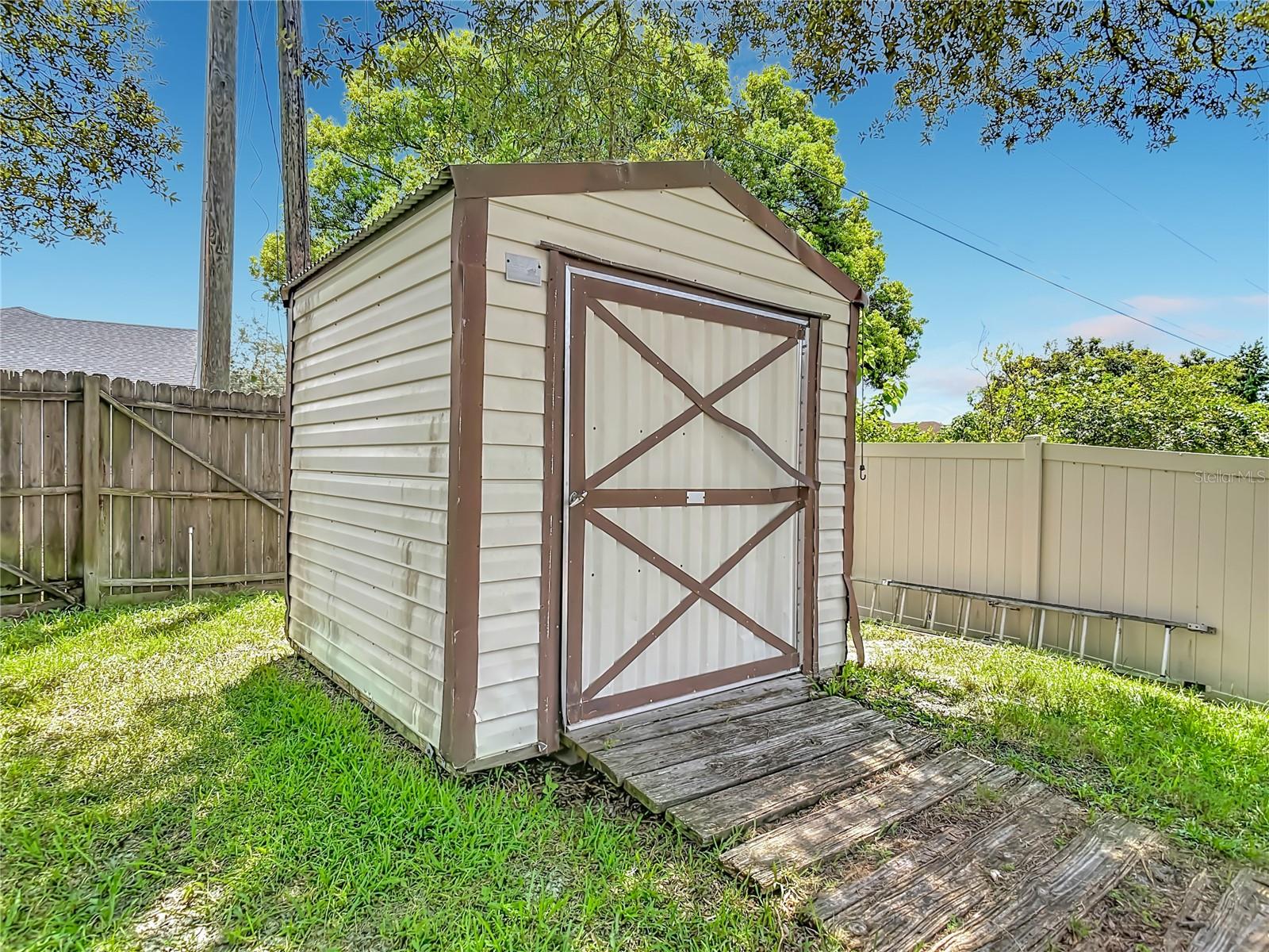 1123 W HANCOCK DR — photo 10
