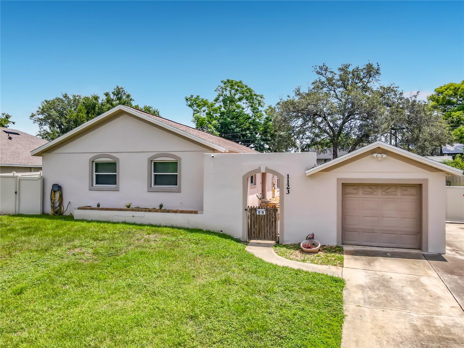 1123 W HANCOCK DR