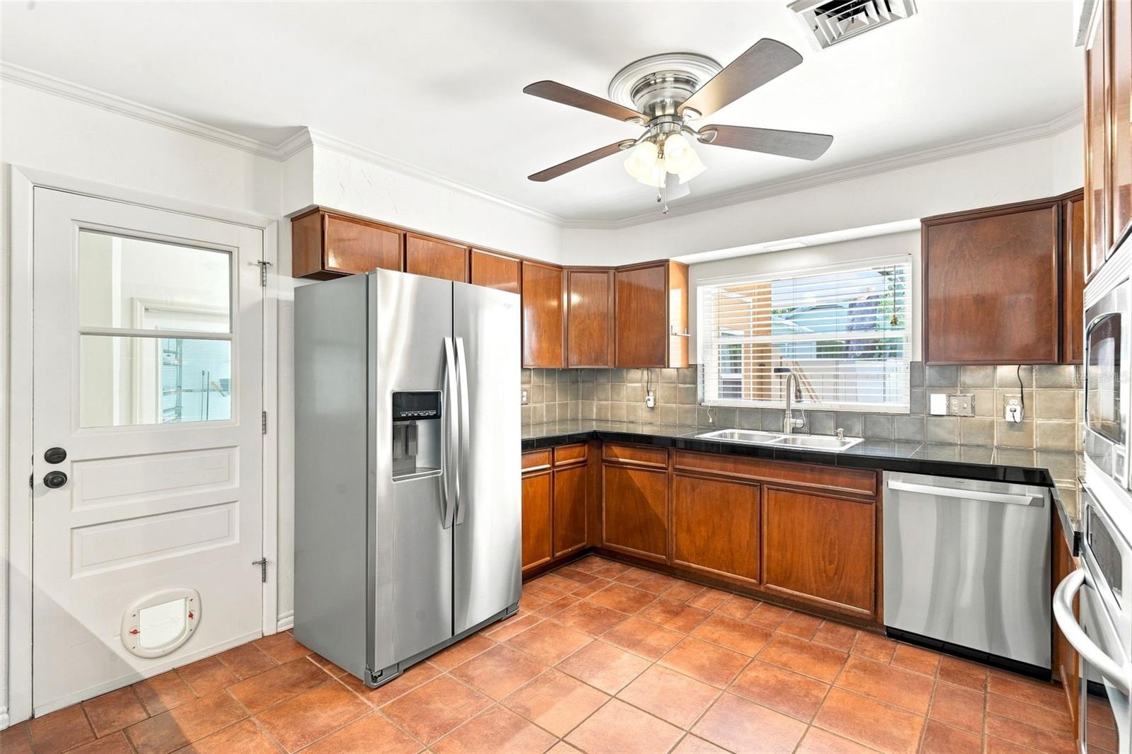 421 ELLIOTT AVE — photo 10