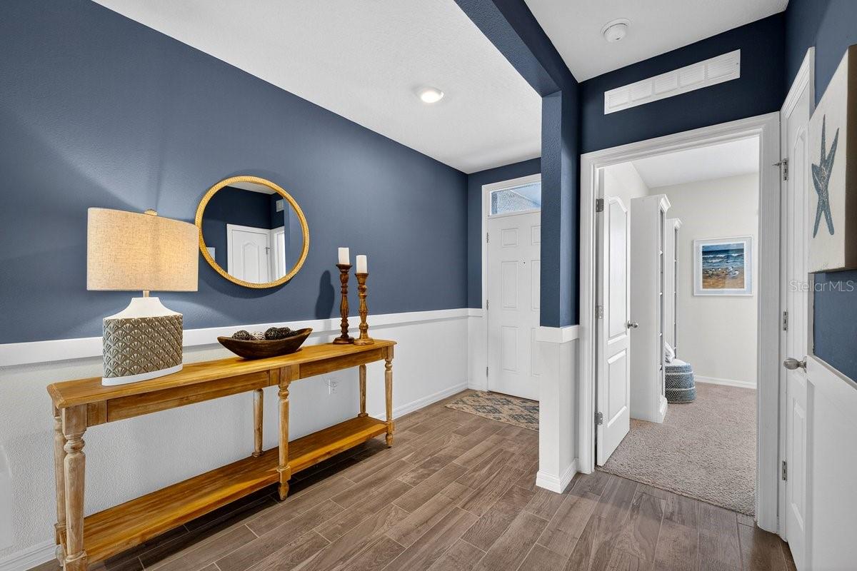 1346 MIDDLE LAKE DR — photo 5