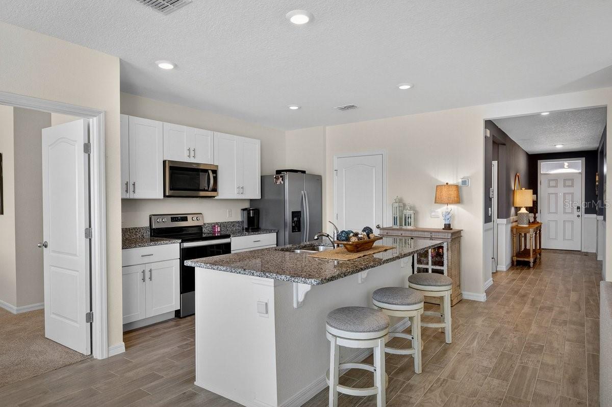 1346 MIDDLE LAKE DR — photo 9