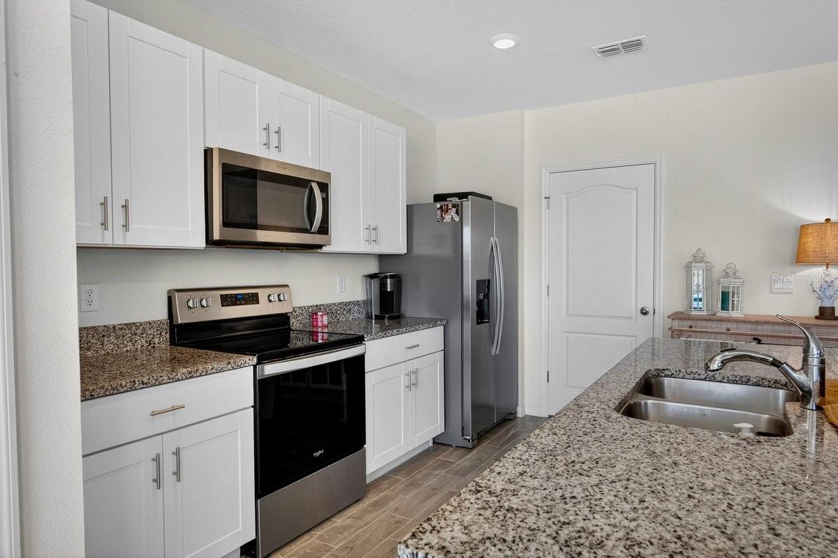 1346 MIDDLE LAKE DR — photo 10