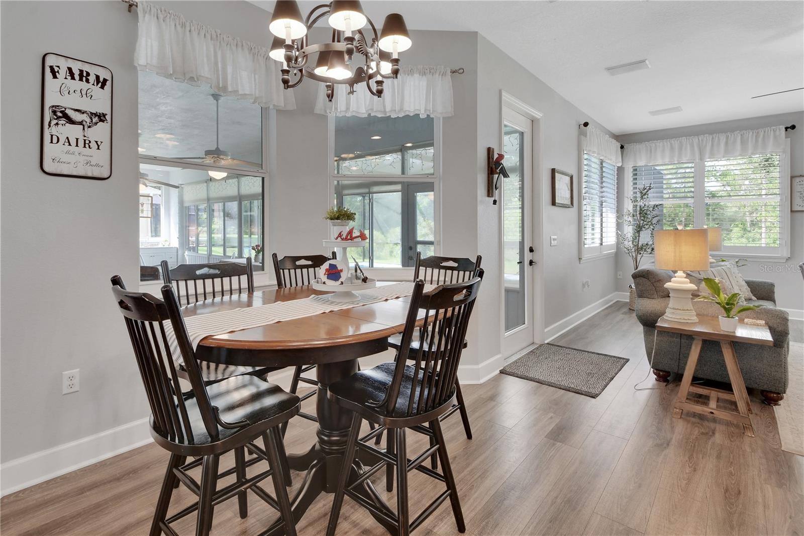 105 PINE SIDE DR — photo 12