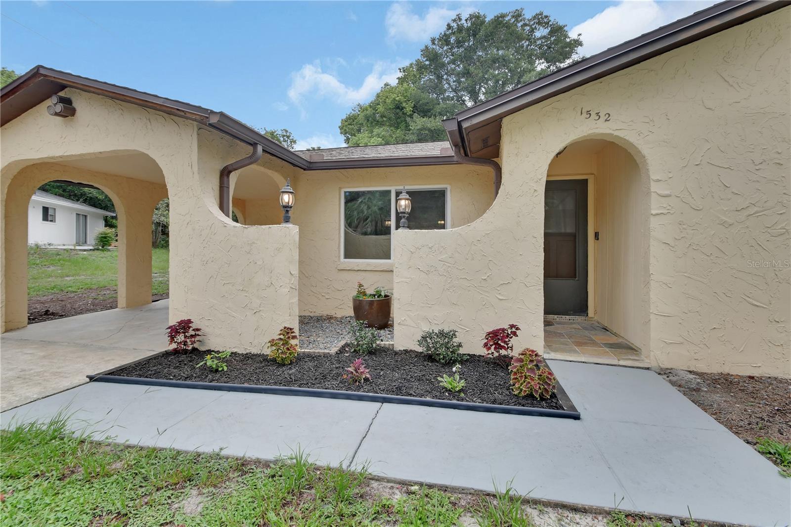 1532 N NORMANDY BLVD — photo 2