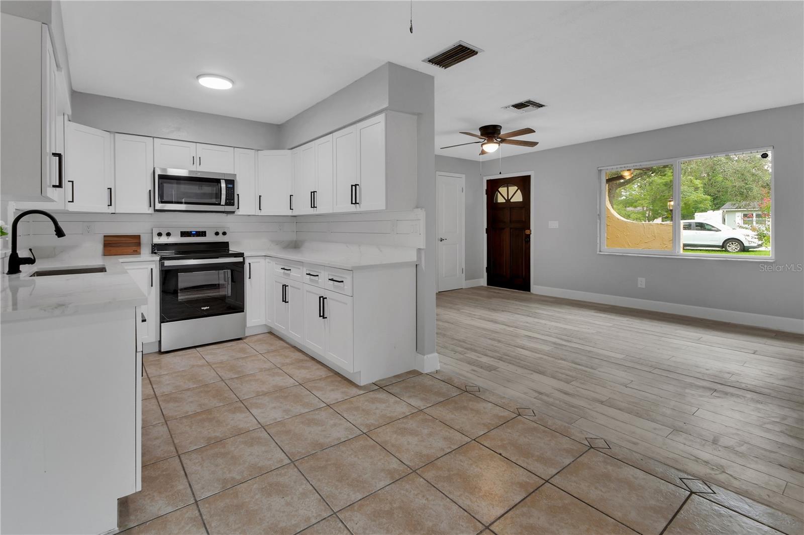 1532 N NORMANDY BLVD — photo 6