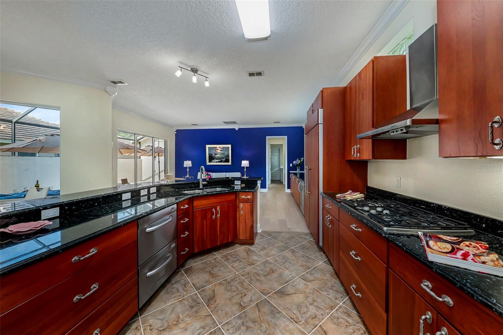 522 NEWHALL LN — photo 8