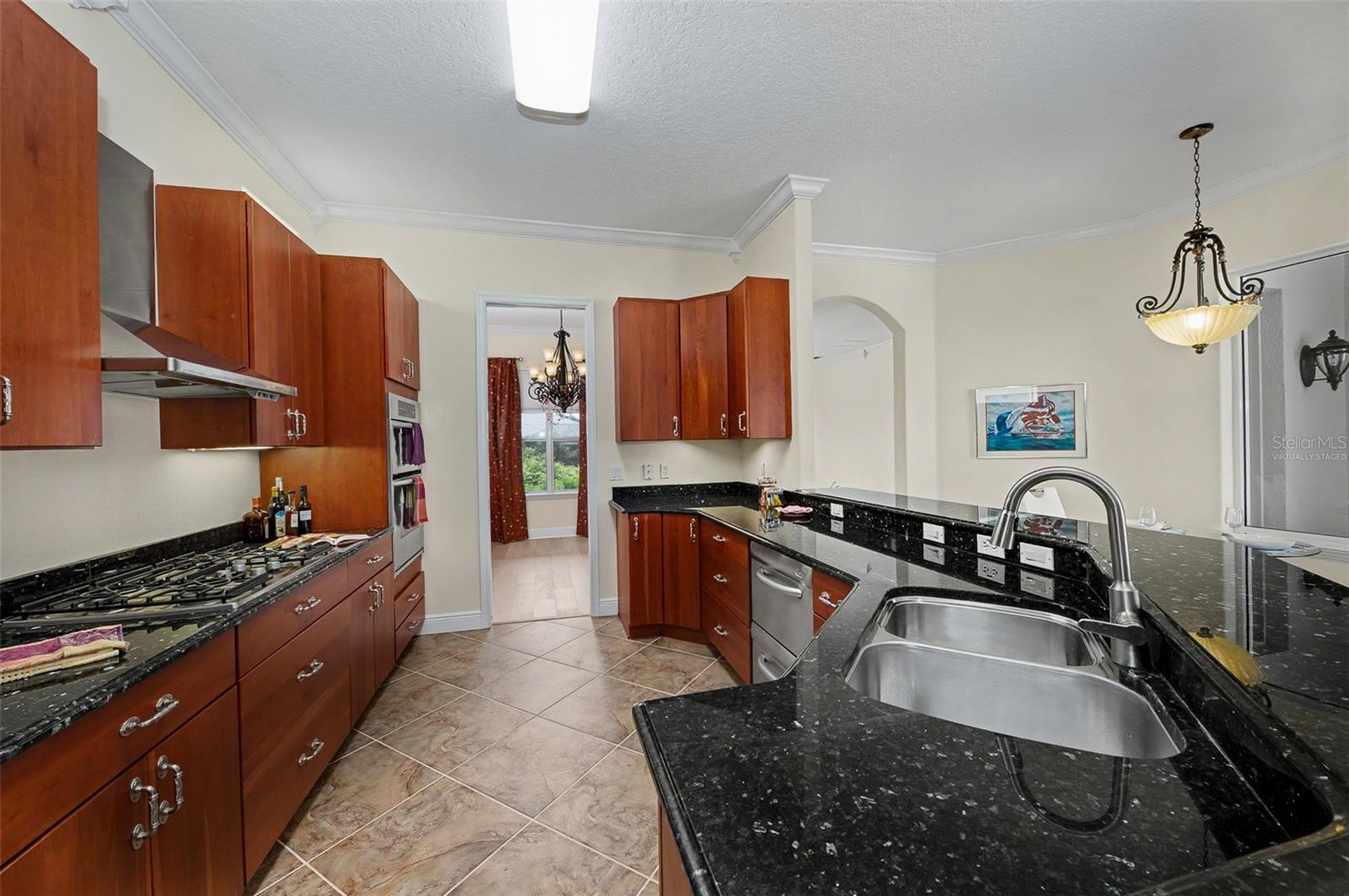 522 NEWHALL LN — photo 9