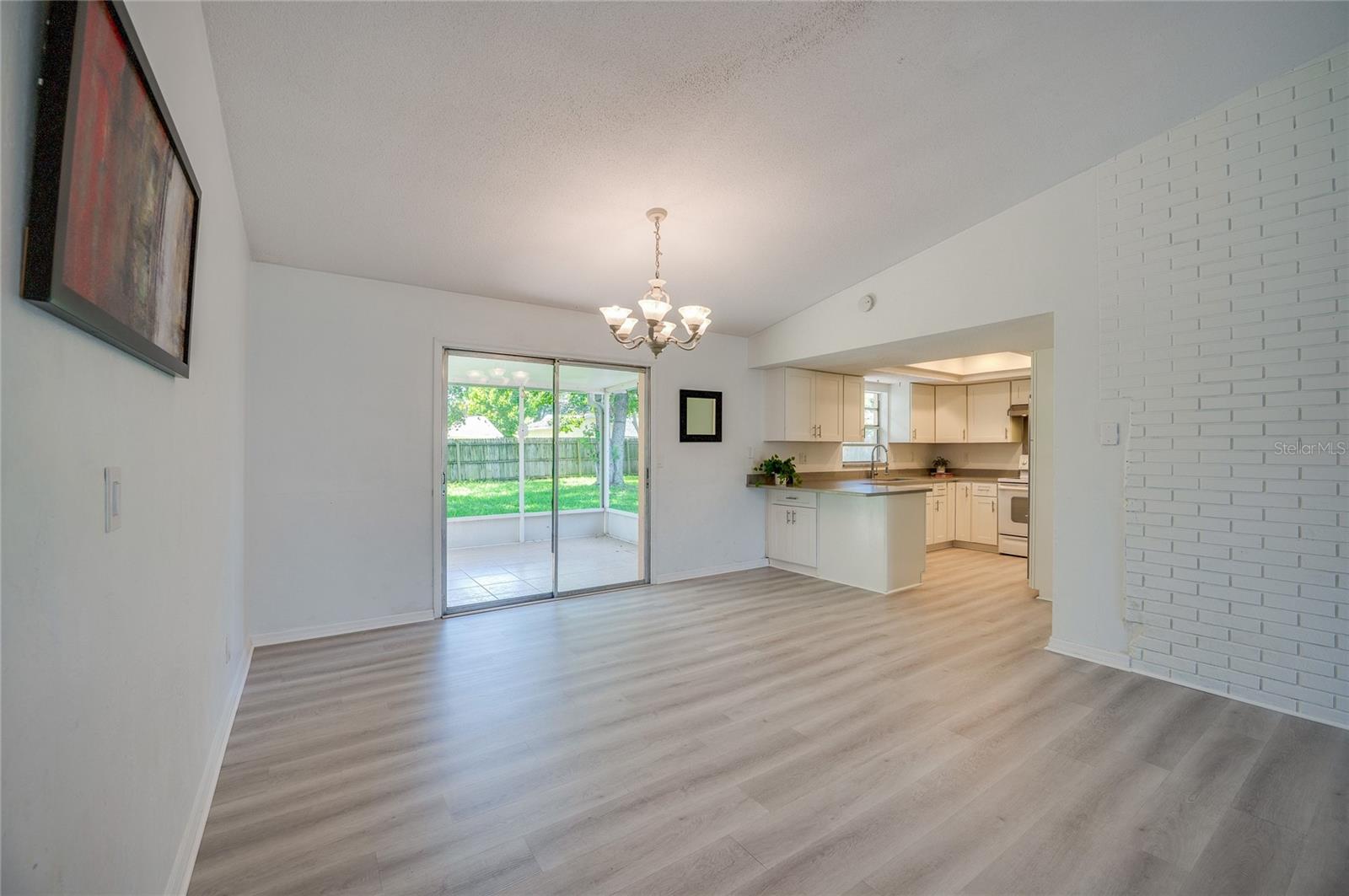 156 SPRINGWOOD DR — photo 11