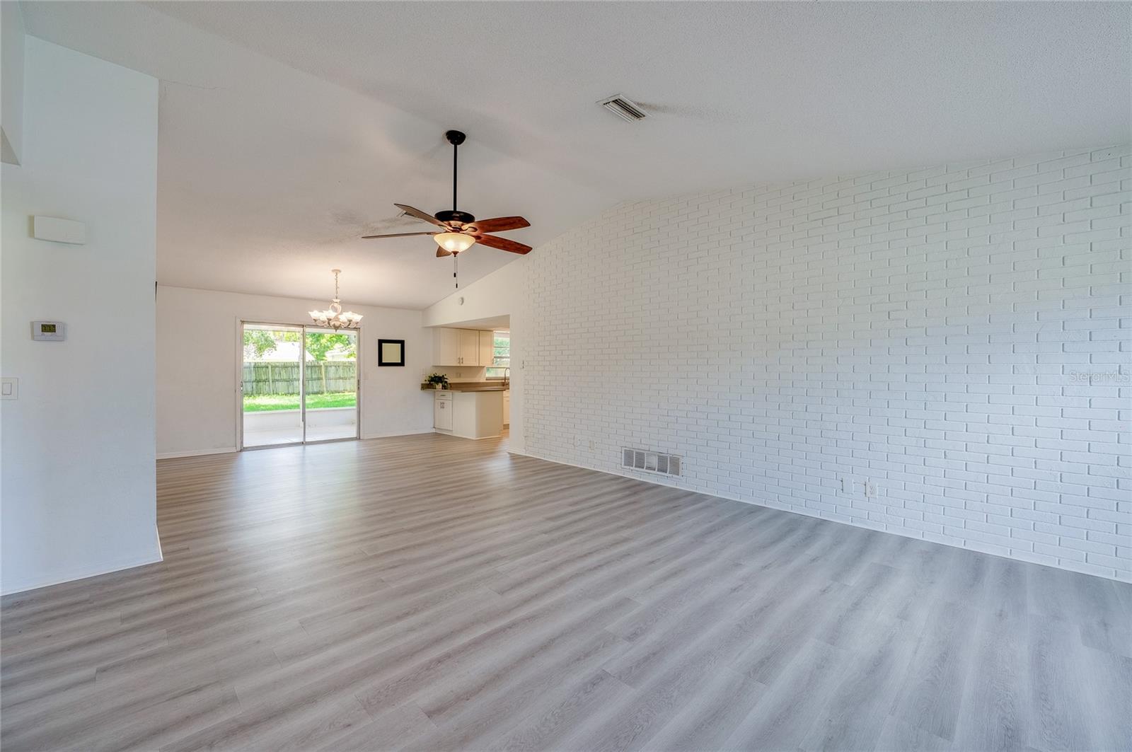 156 SPRINGWOOD DR — photo 5