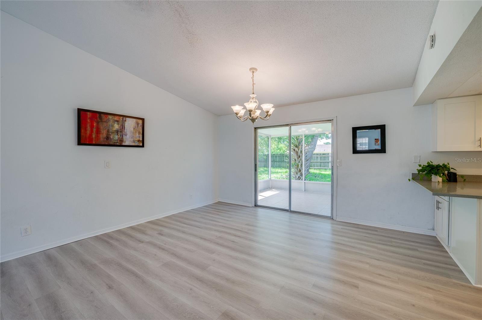 156 SPRINGWOOD DR — photo 10