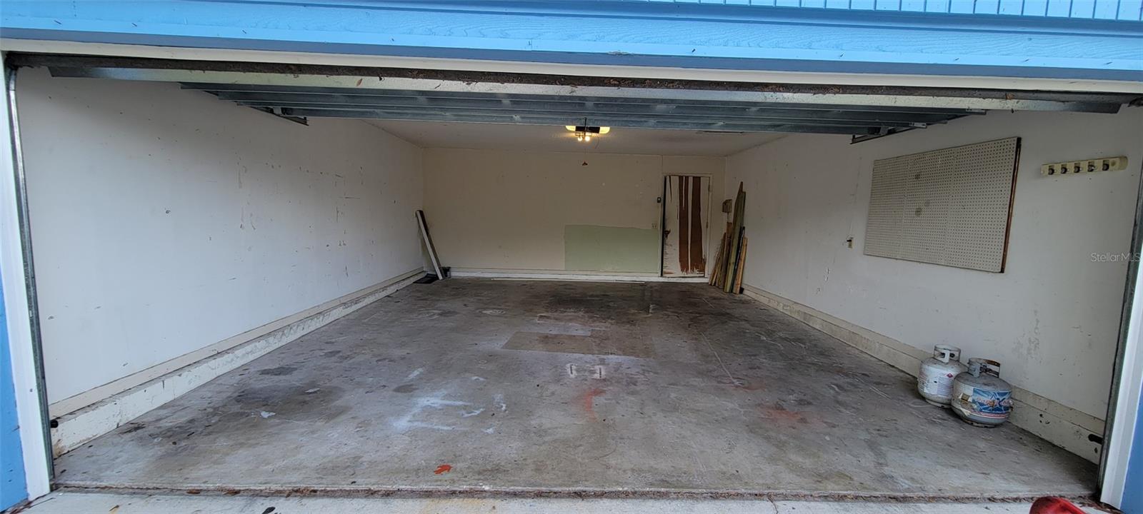 1425 NE OLD MILL DR — photo 2