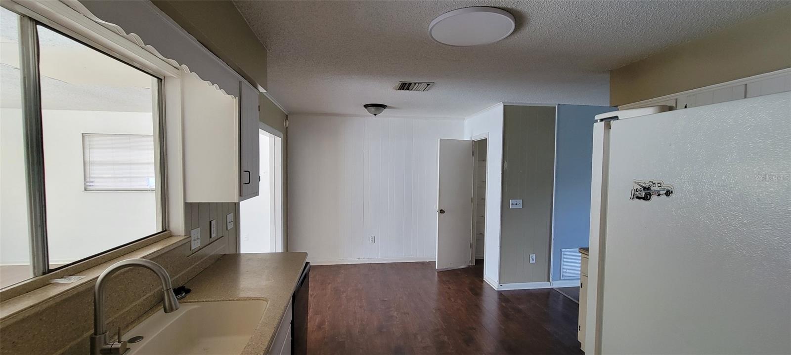 1425 NE OLD MILL DR — photo 4