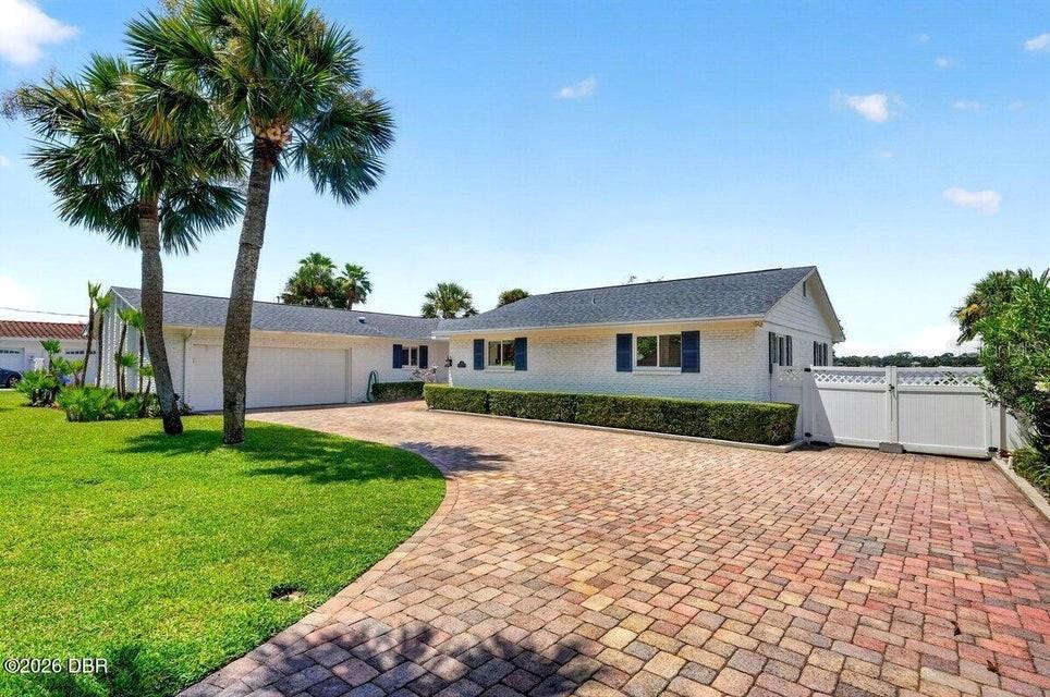 448 RIVERSIDE DR — photo 3