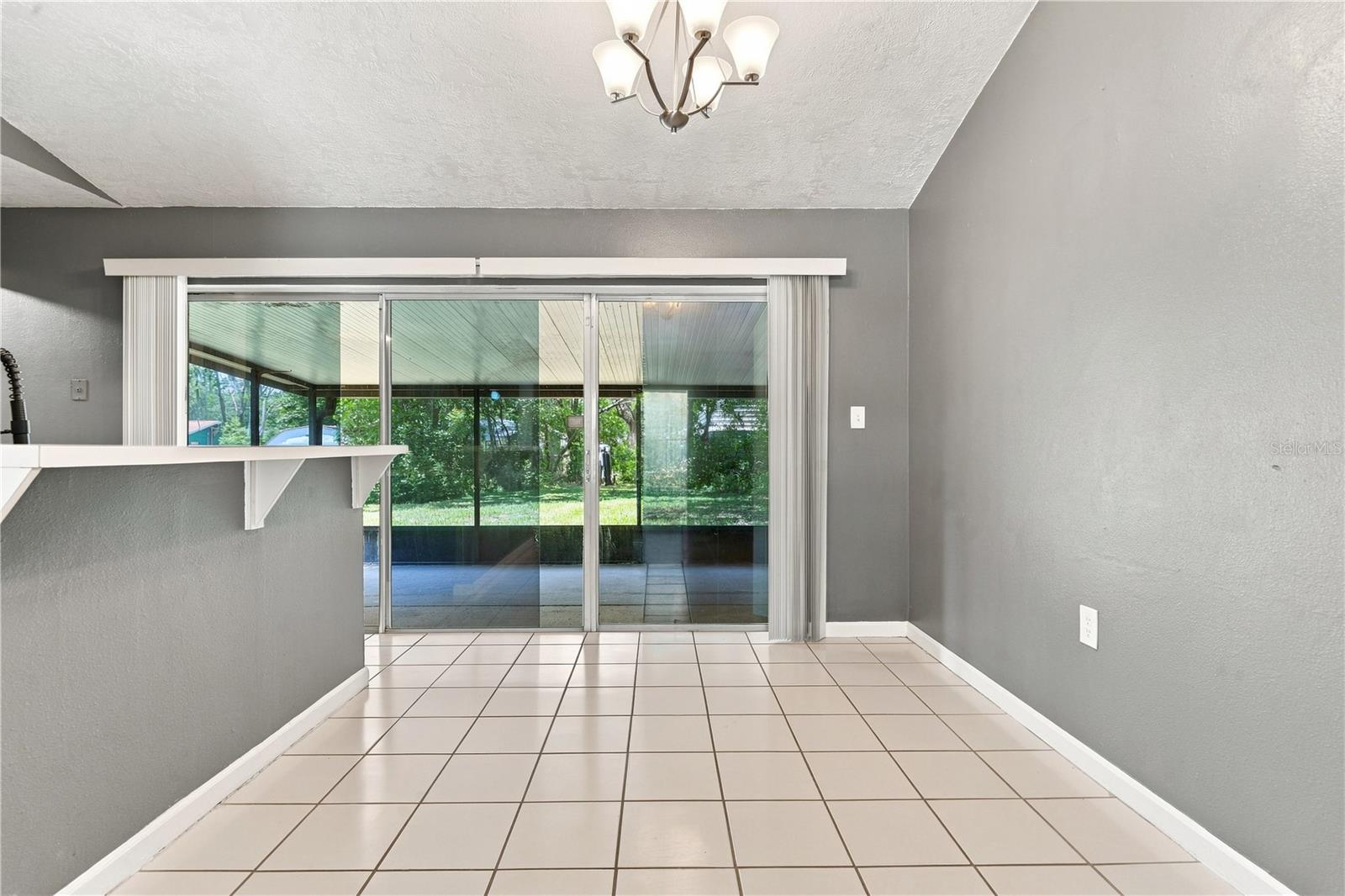 336 RIVIERA DR — photo 12