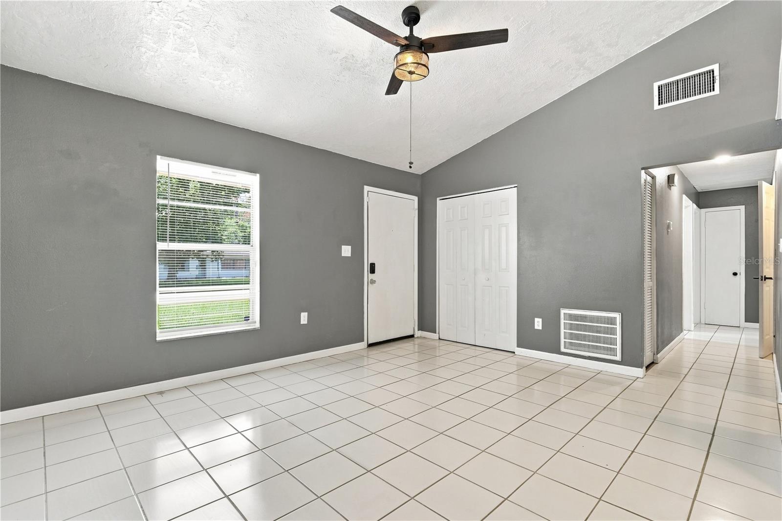 336 RIVIERA DR — photo 9