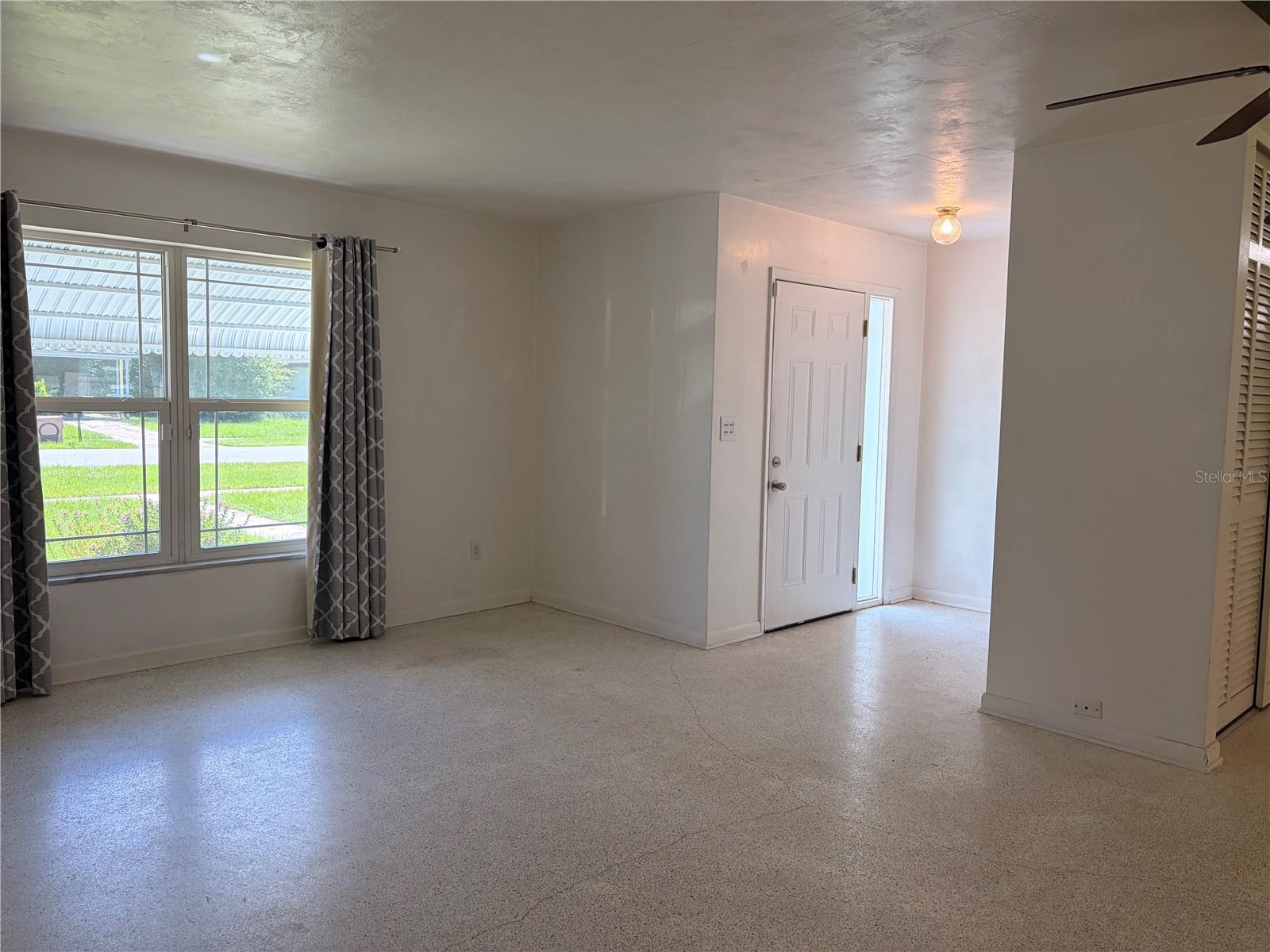 1320 HARTLEY AVE — photo 2