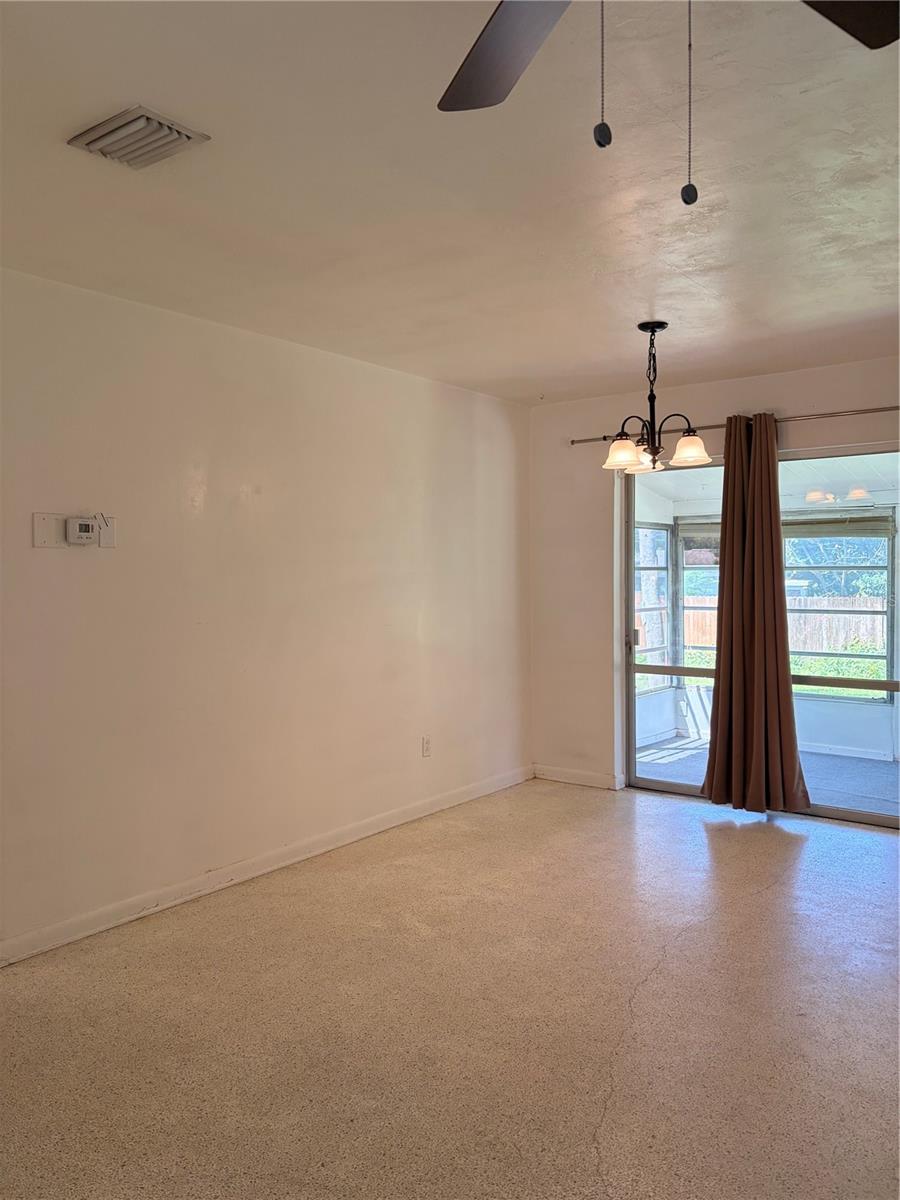 1320 HARTLEY AVE — photo 3