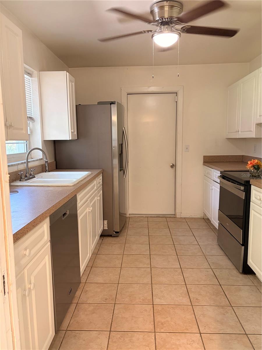1320 HARTLEY AVE — photo 7