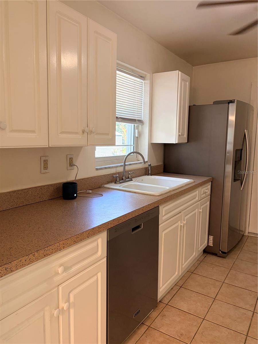 1320 HARTLEY AVE — photo 8