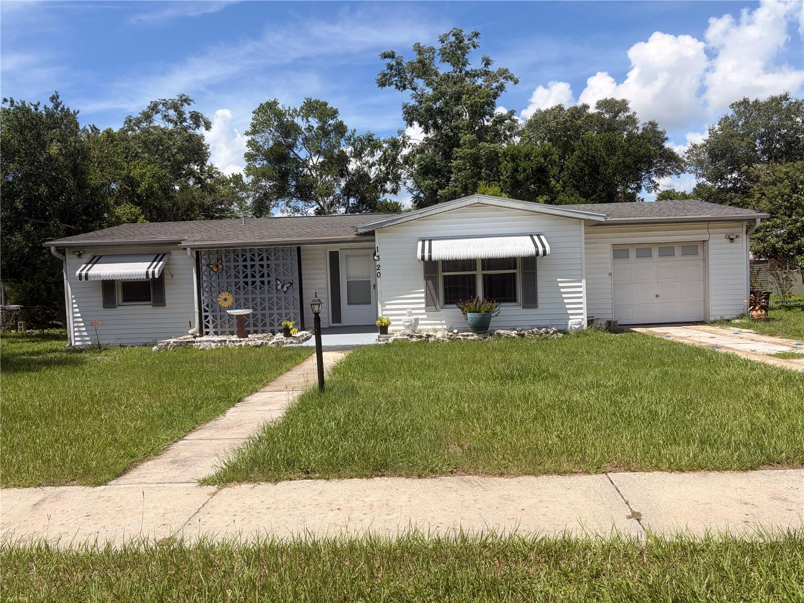 1320 HARTLEY AVE