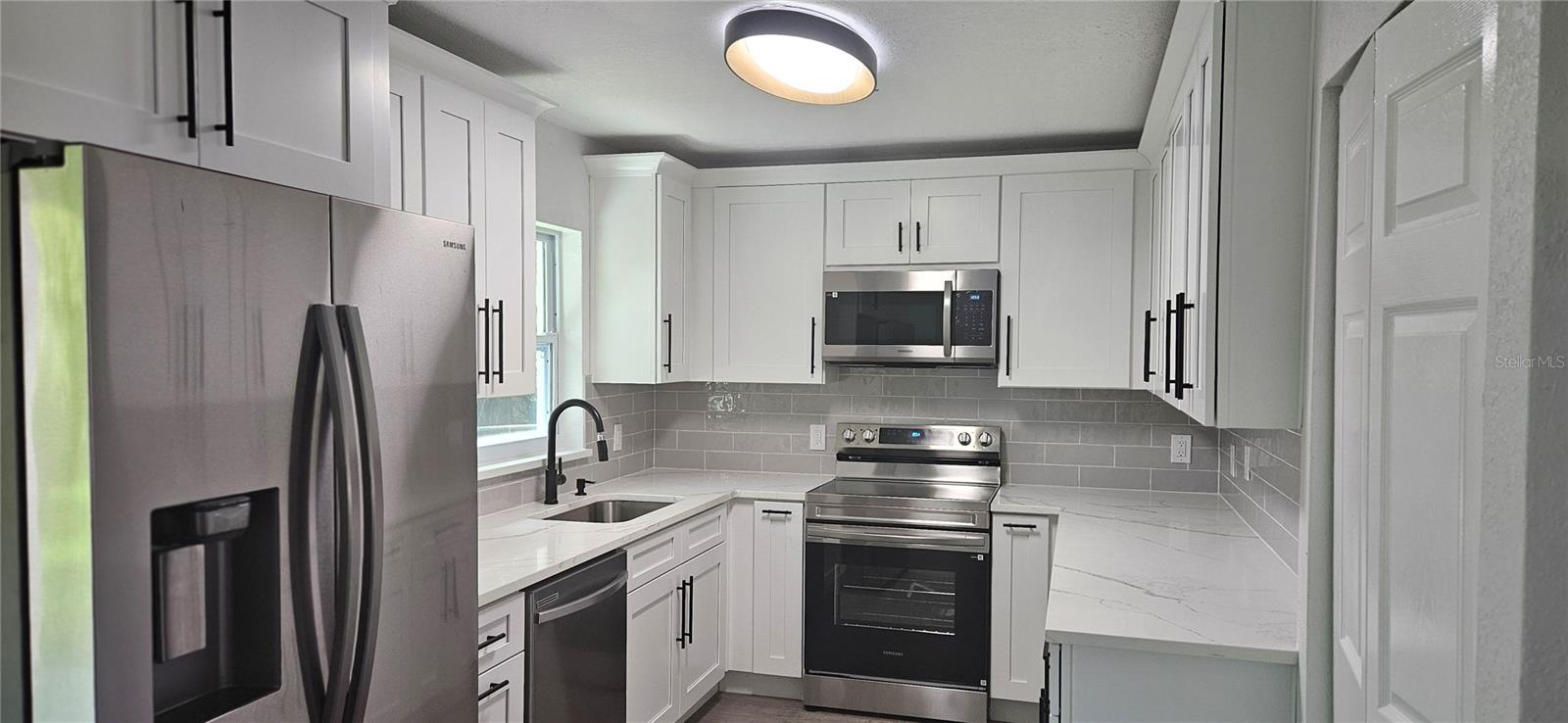 501 LOOMIS TRL — photo 3