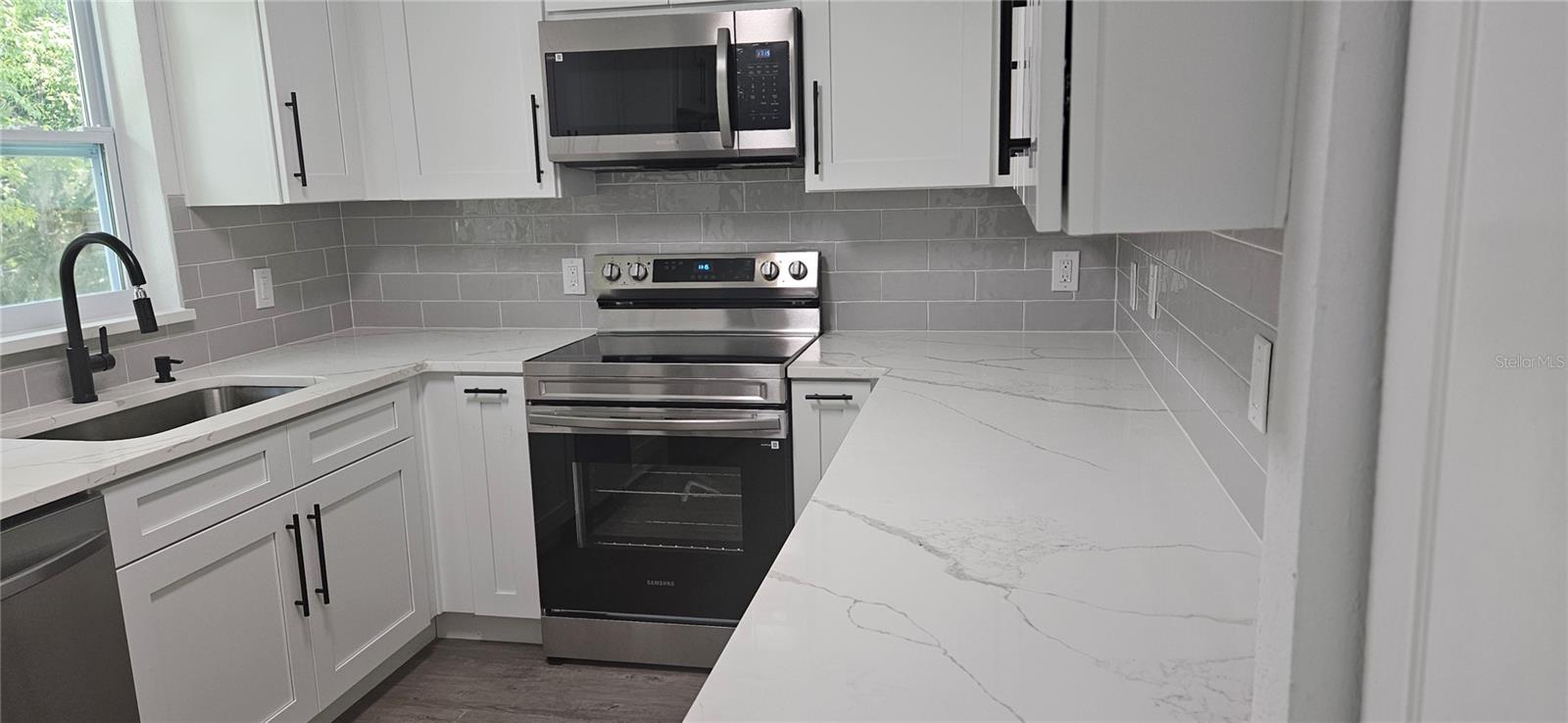 501 LOOMIS TRL — photo 4