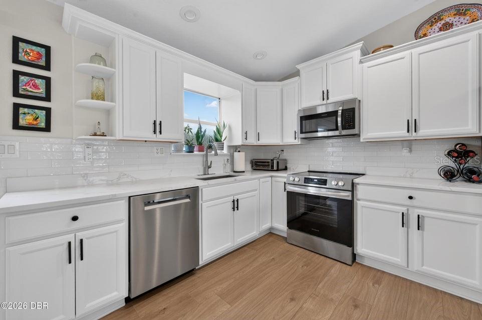 124 AVALON DR — photo 9