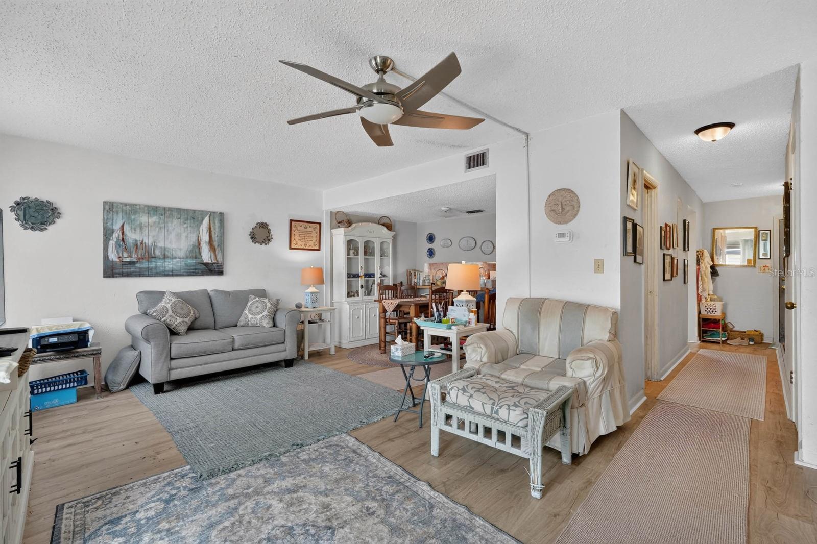 10 LONDON LN — photo 10