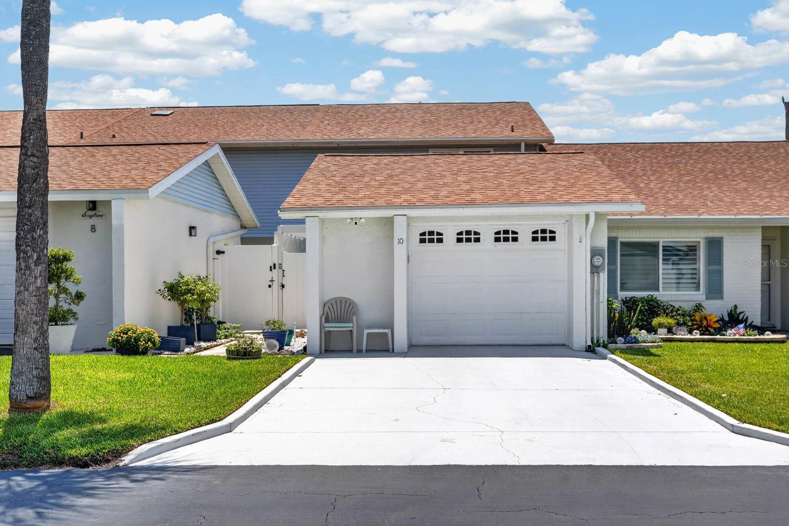 10 LONDON LN