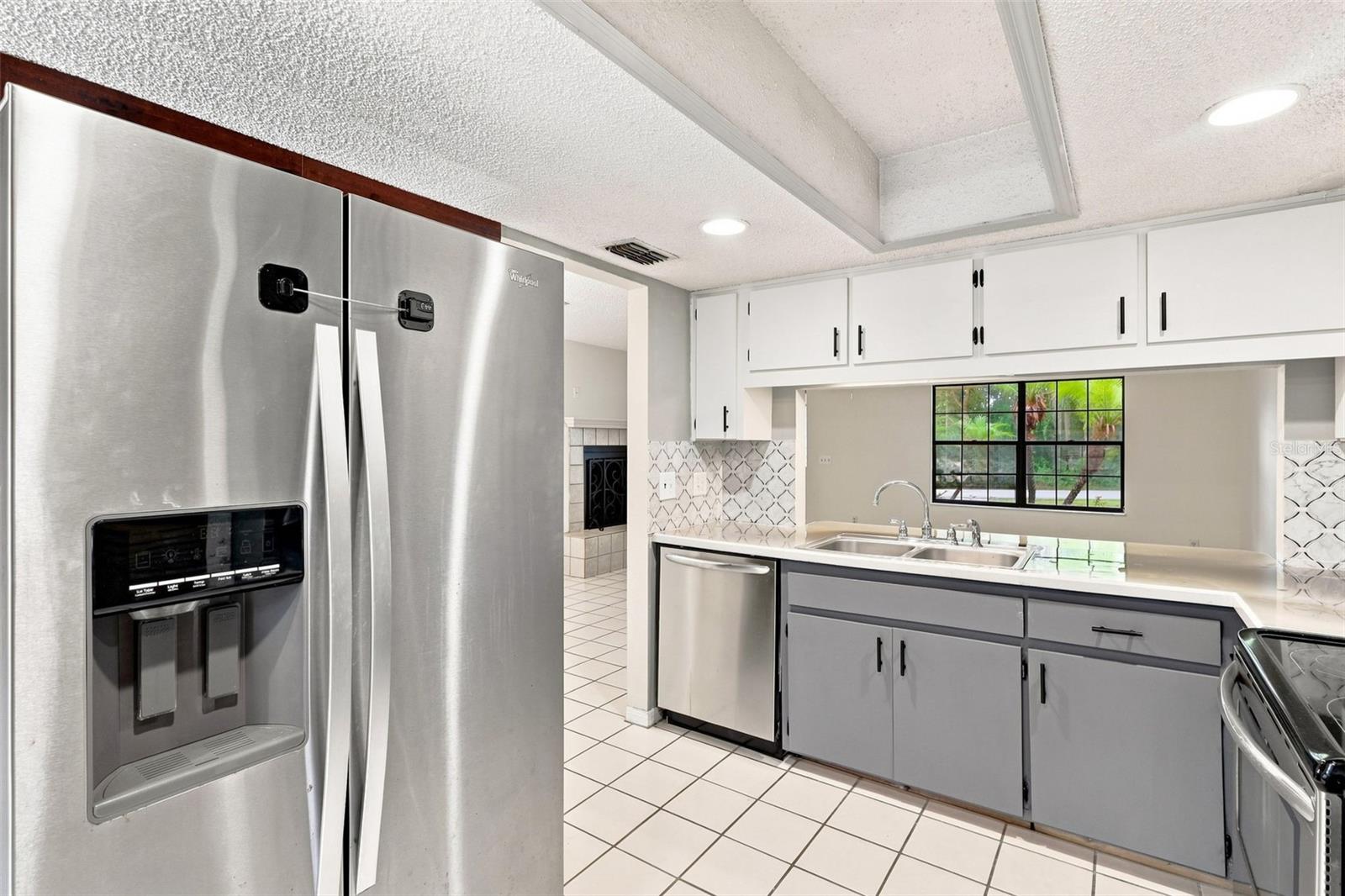 226 COUNCIL BLUFFS DR — photo 4