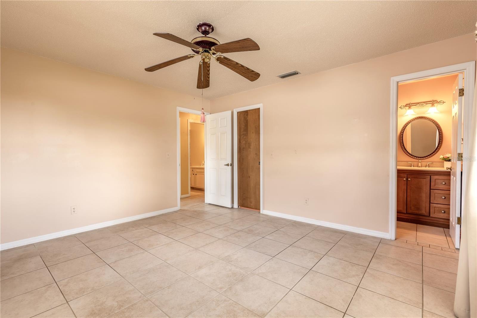 834 SWEETBRIER DR — photo 12